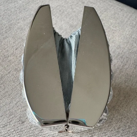 La Regale Elegant Silver Clutch Bag - Picture 11 of 15